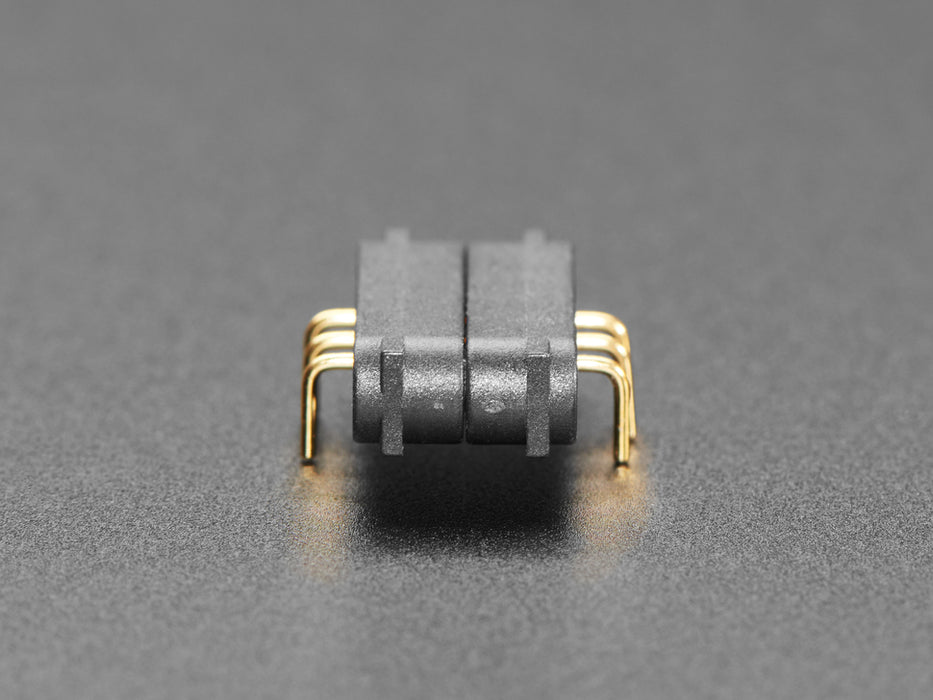 Two separated 3-pin mag connectors