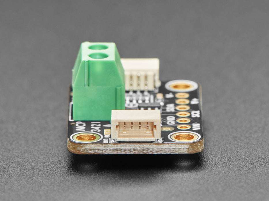 Video of a white hand squeezing a thermocouple. The digital readout is on a TFT display on a long, rectangular microcontroller.